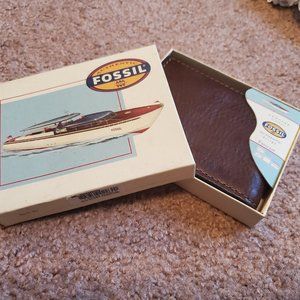 NWT Leather FOSSIL Passcase Wallet Authentic Design "Old Glory" Brown
